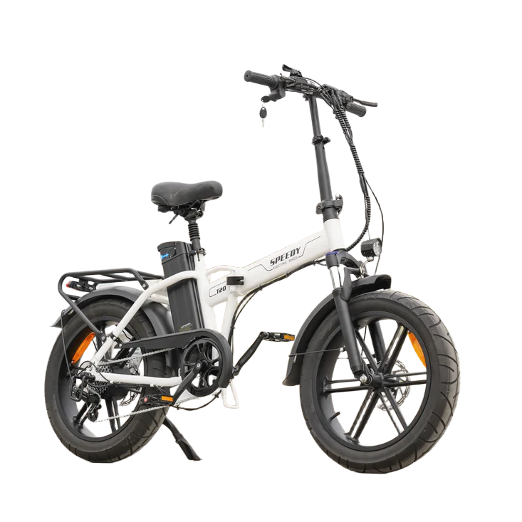 De QMWHEEL FATBIKE Q30 / T20 - 20 INCH – MODEL 2025 is een witte, opvouwbare elektrische fatbike met dikke banden, een bagagedrager achterop, een zwart stuur en pedalen, en een 48V-accu die onder het zadel is gemonteerd. Dit model is uitgerust met hydraulische remmen en wordt aangedreven door een motor van 250 W. Het is hier afgebeeld tegen een witte achtergrond.