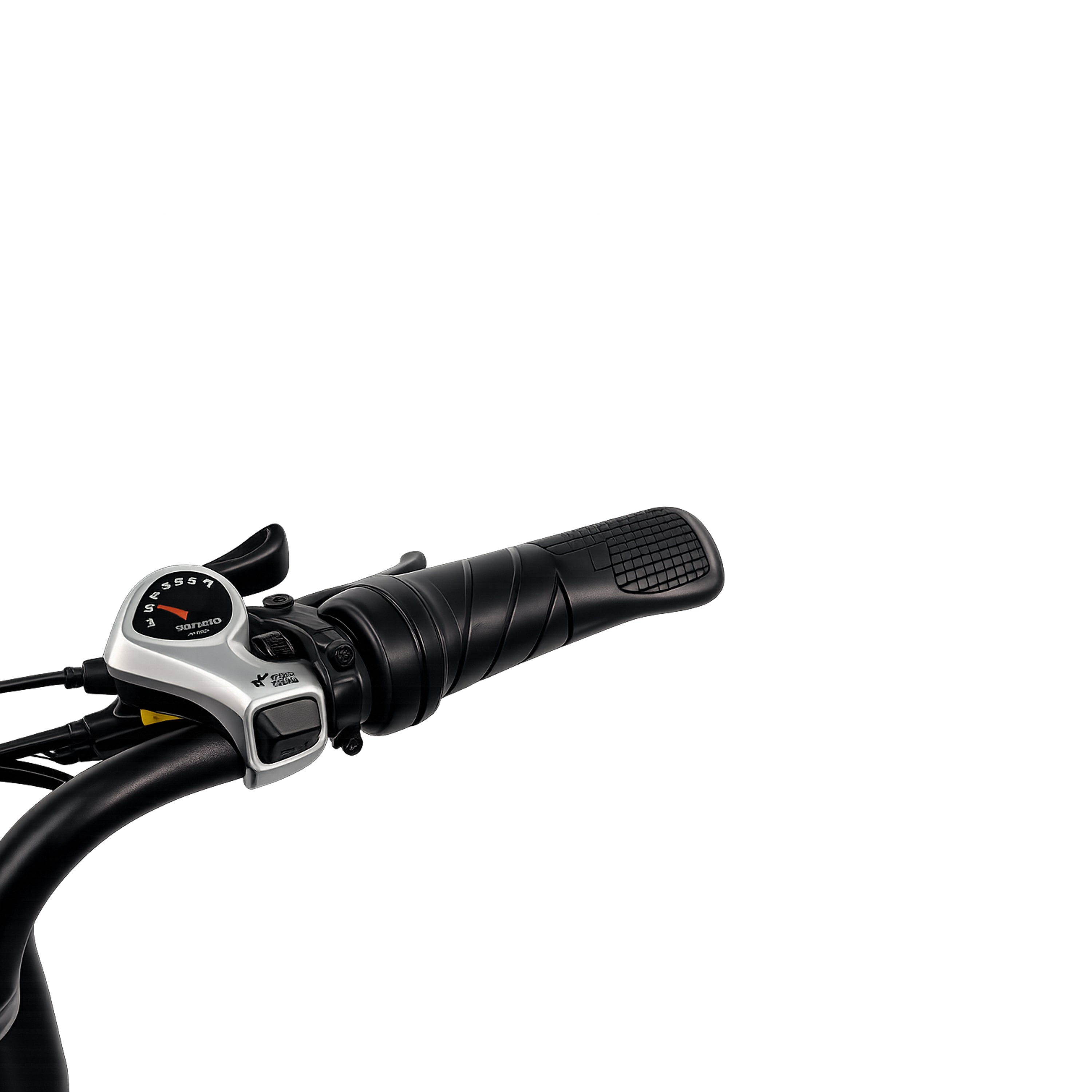 Close-up van het stuur van de OUXI FATBIKE V8 (C80) model 2026, voorzien van een snelheidsmeter, bel, hydraulische remmen, versnellingshendel en een zwarte rubberen handgreep met structuur aan de rechterkant. Tegen een strakke witte achtergrond komen de geavanceerde functies van deze elektrische fatbike – waaronder de hydraulische remmen en het ingebouwde alarm – perfect tot hun recht.