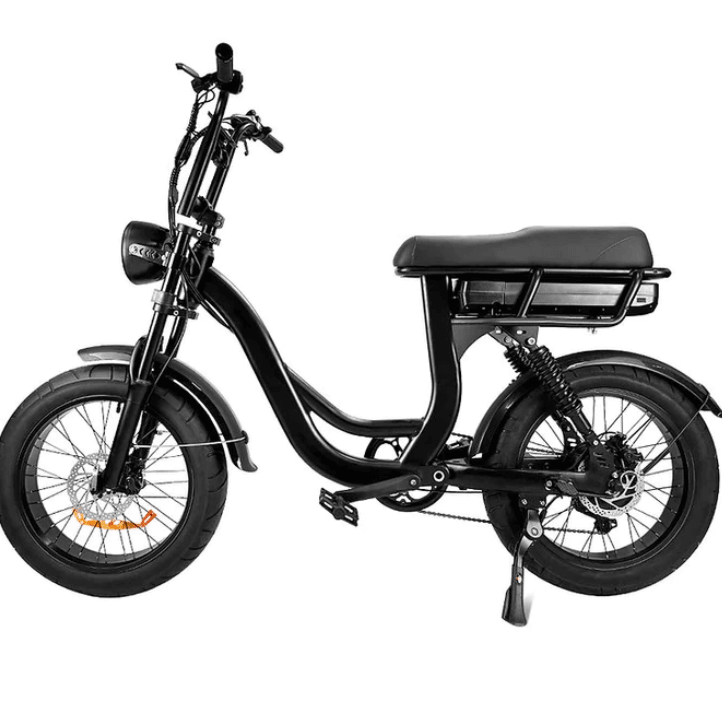 Zwarte 7GO FATBIKE EB8 DAMESFIETS, een elektrische bromfiets met dikke banden, een aluminium frame met lage instap, voor- en achtervering, hydraulische schijfremmen en een rechthoekige accu die onder het zadel is gemonteerd voor een universele pasvorm. Gefotografeerd op een witte achtergrond.