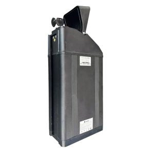 De OUXI ACCU - BATTERIJ - GT2000 - ORIGINEEL is een zwarte, rechthoekige lithiumaccu met een handvat en een zichtbaar etiket. Deze accu is ontworpen voor het aandrijven van elektrische fietsen en is ideaal als fatbike-accu.