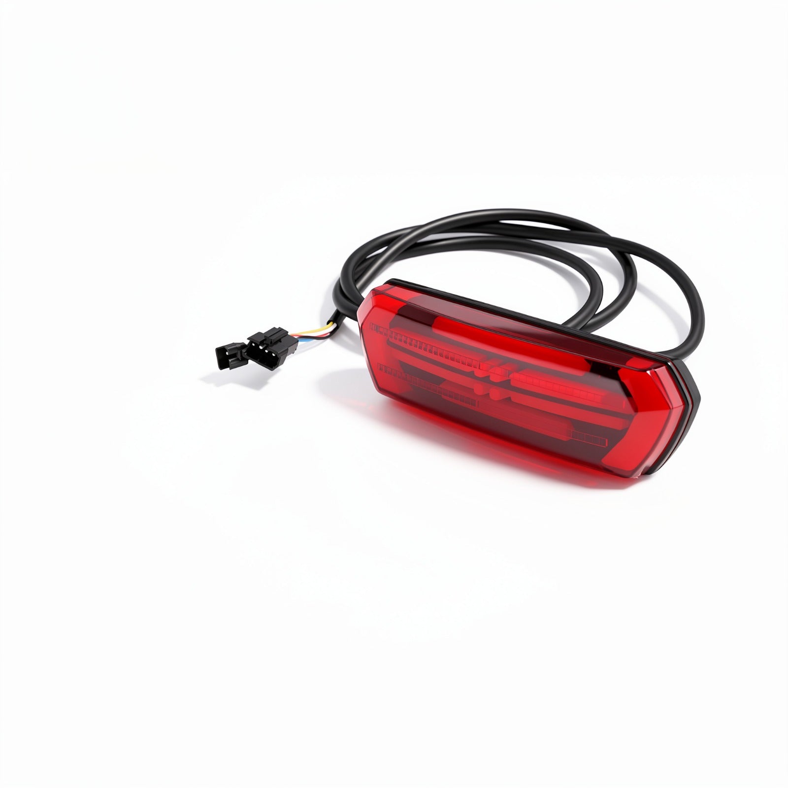 Op een witte achtergrond is een rood achterlicht voor auto’s afgebeeld, voorzien van een bevestigde zwarte kabel en stekker, identiek aan de TitanBikes OUXI GT16 - ACHTERLICHT - ORIGINEEL.