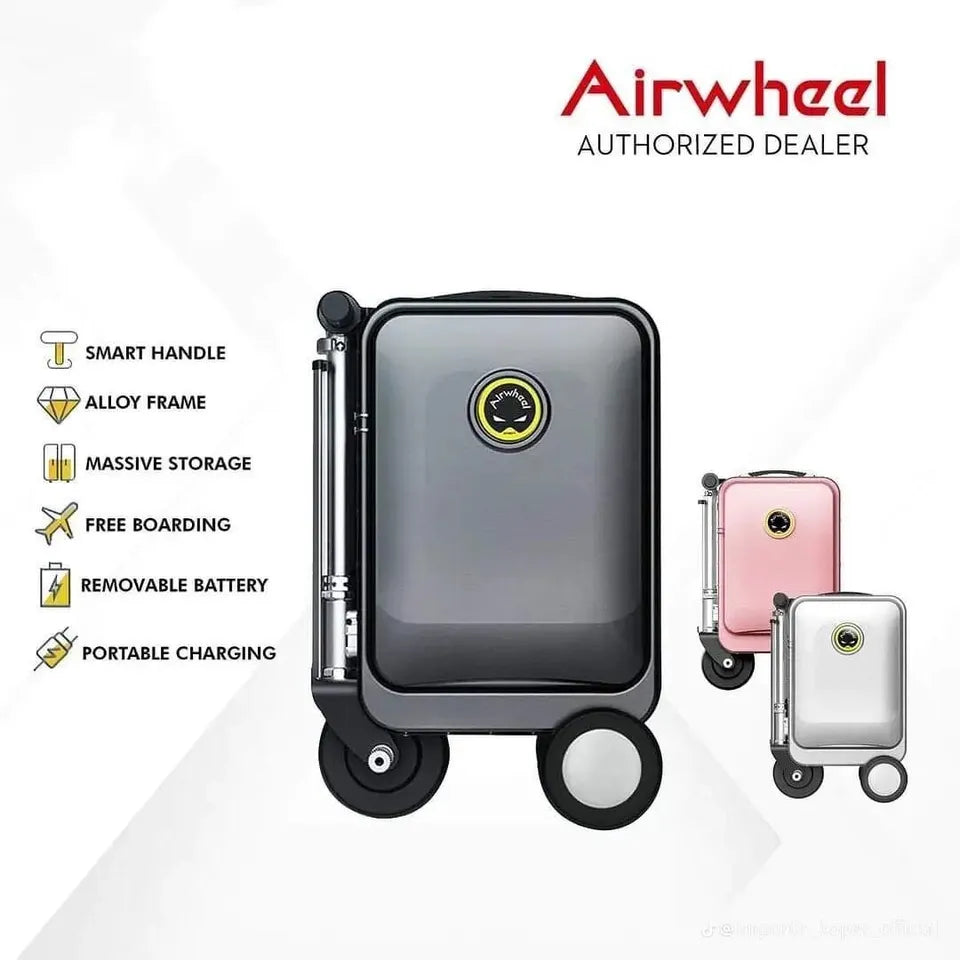 Er worden drie Airwheel SE3S elektrische koffers van AIRWHEELZ tentoongesteld – in zwart, roze en wit – die allemaal zijn voorzien van wielen. Opvallende kenmerken zijn onder meer een slimme handgreep, een frame van lichtmetaal, een enorme opslagcapaciteit, de mogelijkheid om ermee in het vliegtuig te stappen, een uitneembare accu en draagbare oplaadmogelijkheden. De Airwheel SE3S van AIRWHEELZ combineert naadloos de functionaliteit van een rijbare koffer met innovatieve technologie en onderscheidt zich