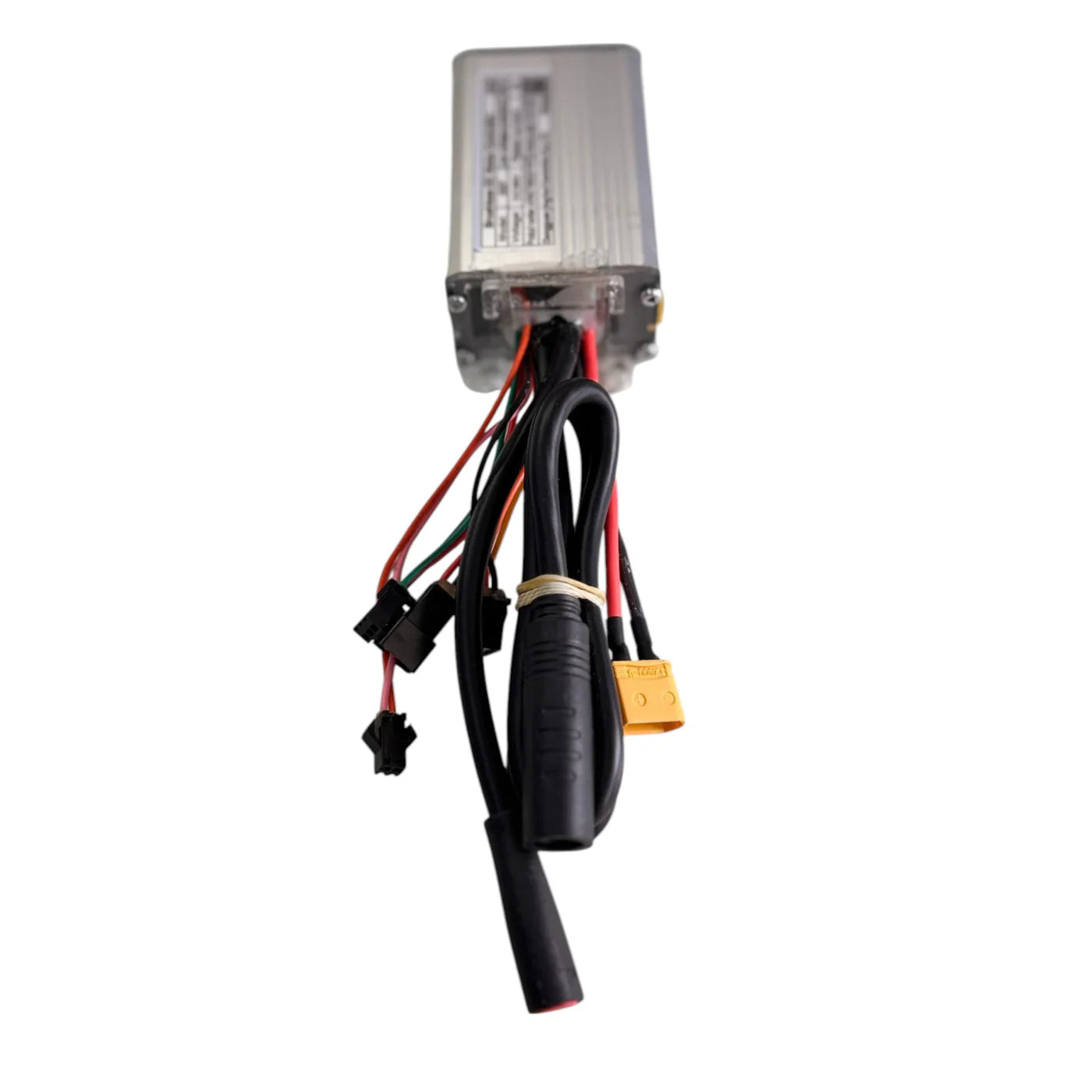 De OUXI C80 MINI - CONTROLLER is een zilverkleurige, rechthoekige elektronische regelaar met aan één uiteinde meerdere rode, zwarte en groene draden en stekkers. Dit is een onmisbaar vervangingsonderdeel dat speciaal is ontworpen voor jouw elektrische fatbike.