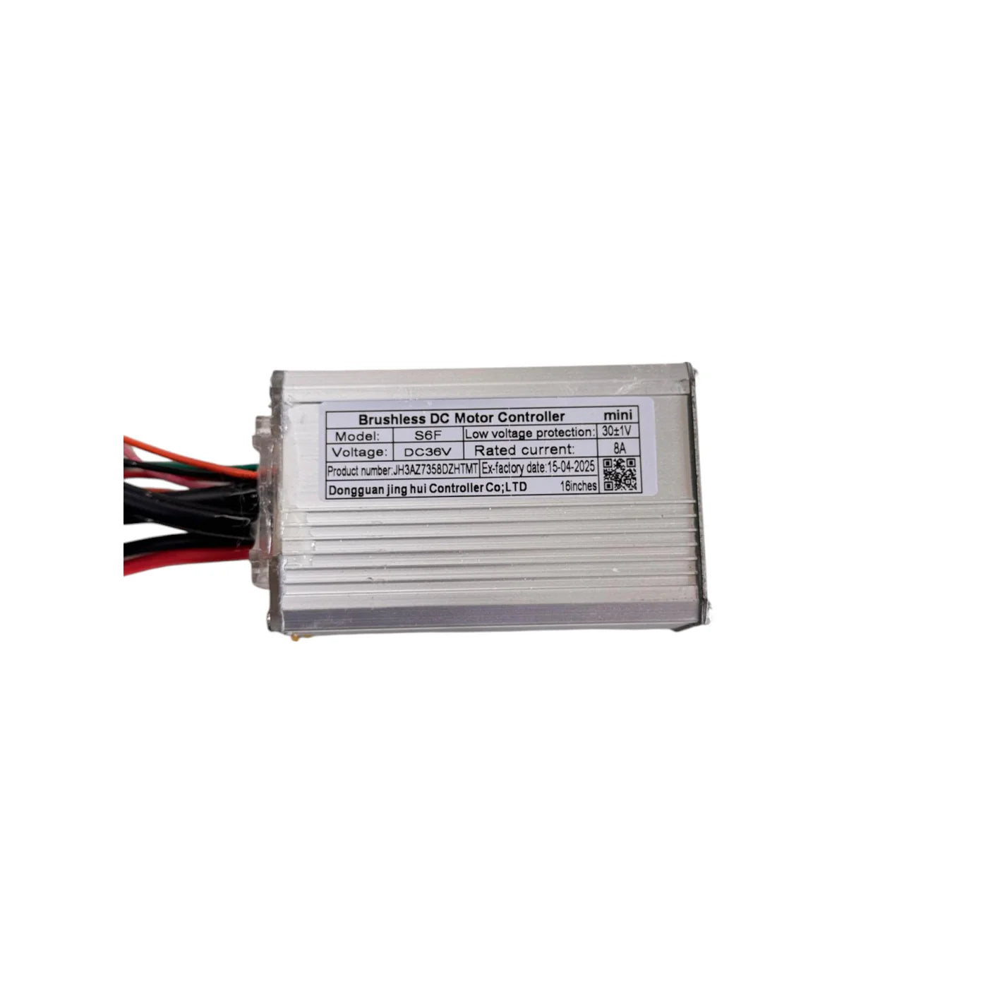 De OUXI C80 MINI - CONTROLLER is een compacte, rechthoekige controller voor borstelloze gelijkstroommotoren van OUXI, met gelabelde bedrading en een zilverkleurige behuizing waarop de technische specificaties duidelijk op het stickerlabel zijn vermeld – waardoor het een ideaal vervangingsonderdeel is voor je elektrische fatbike.
