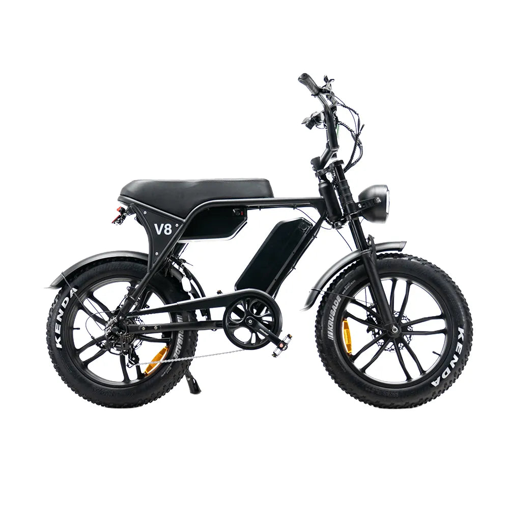 Een zwarte OUXI FATBIKE V8 (C80) MAX elektrische fiets met dubbele accu, dikke KENDA-banden, rechthoekige accu, koplamp, recht stuur en hydraulische remmen wordt in profiel afgebeeld op een witte achtergrond. Aangedreven door een motor van 250 W voor betrouwbare prestaties; kenmerken zijn onder meer een geïntegreerd alarm en het ontwerp van het model 2026.