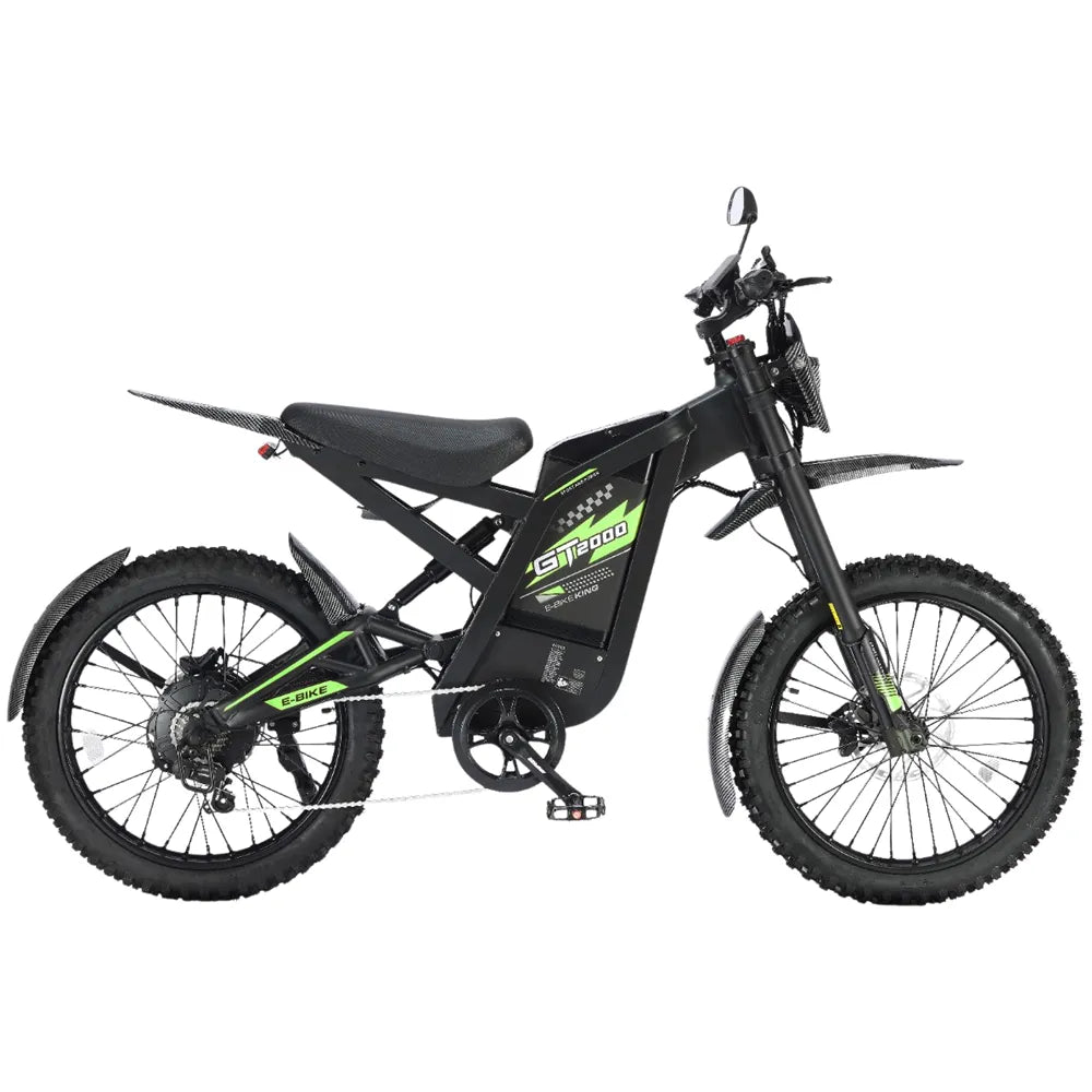 Zwarte en groene OUXI FATBIKE GT2000 CROSS – OFFROADFIETS, MODEL 2026, met dikke banden, een krachtige motor van 2000 W, een centrale accu, hydraulische remmen, een alarmsysteem en spatborden; afgebeeld in zijaanzicht op een witte achtergrond.