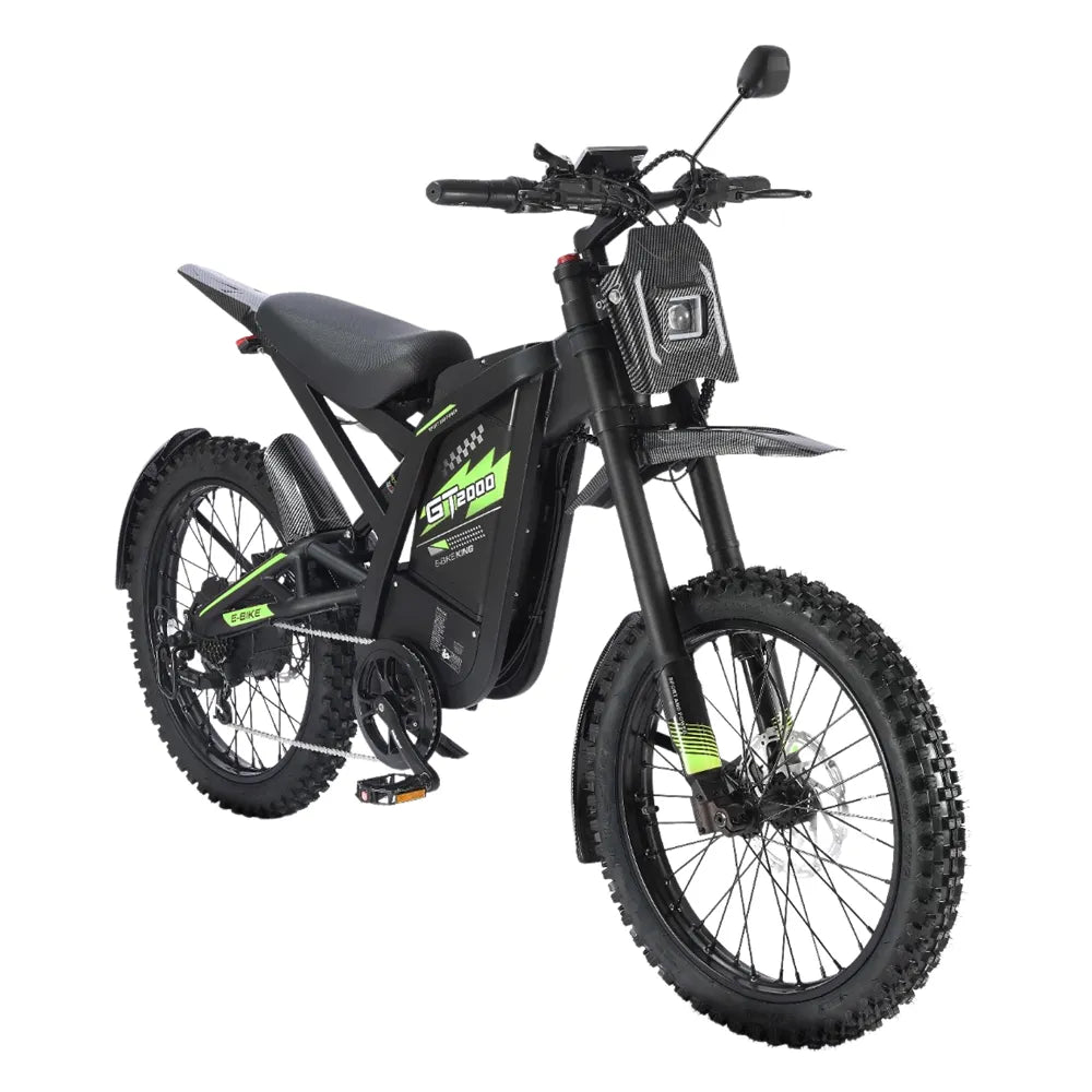 Zwarte en groene OUXI FATBIKE GT2000 CROSS – OFFROADFIETS (model 2026), voorzien van dikke offroadbanden, voorvering, een krachtige motor van 2000 W met trapondersteuning, hydraulische remmen en een alarmsysteem, gefotografeerd vanuit een hoek linksvoor tegen een witte achtergrond.