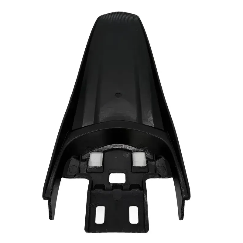 De OUXI SPATBORD TAIL FIN - OUXI GT2000 - ORIGINEEL is een zwart kunststof achterspatbord voor motorfietsen, hier van bovenaf afgebeeld om het gebogen ontwerp en de montagebeugel met meerdere rechthoekige uitsparingen te benadrukken – een ideale, originele spatbordbescherming die zowel past bij de stijl van een fatbike-achterspatbord als bij de authentieke staartvin van de OUXI GT2000.